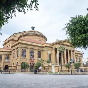 Into Vicino Al Teatro Massimo Frühstückspension